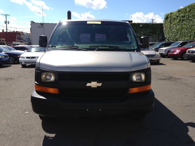 Chevrolet Express 2004 photo 2