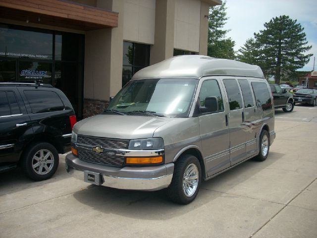 Chevrolet Express Xe-v6-crew Cab-4x4-loaded Conversion Van