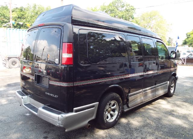 Chevrolet Express 2004 photo 2