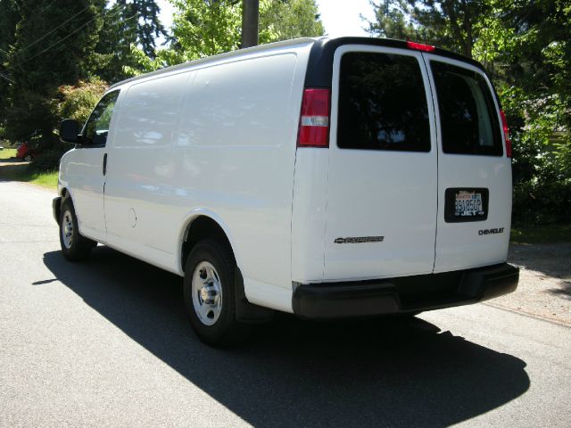 Chevrolet Express 2004 photo 2