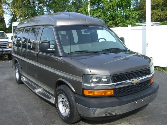 Chevrolet Express 2004 photo 1