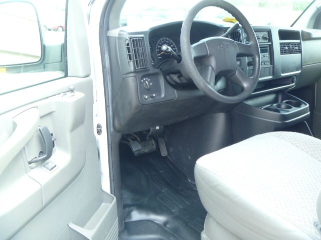 Chevrolet Express 2004 photo 14