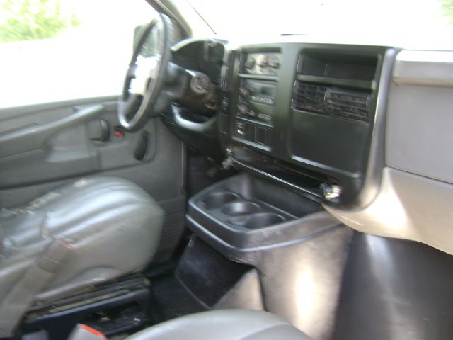 Chevrolet Express 2005 photo 2