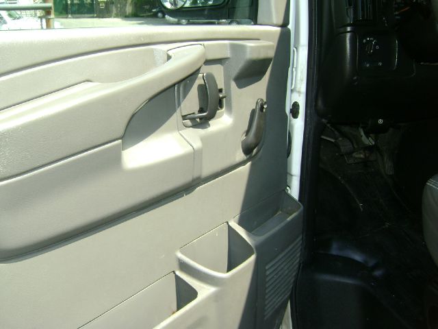 Chevrolet Express 2005 photo 21