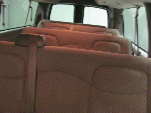 Chevrolet Express Ls/5.3l/3rd ROW Passenger Van