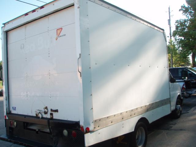 Chevrolet Express Base Box Truck