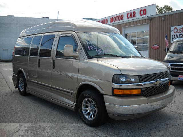 Chevrolet Express Z71- 4X4 Passenger Van