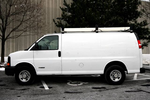 Chevrolet Express SE - Convertible Sharp Passenger Van