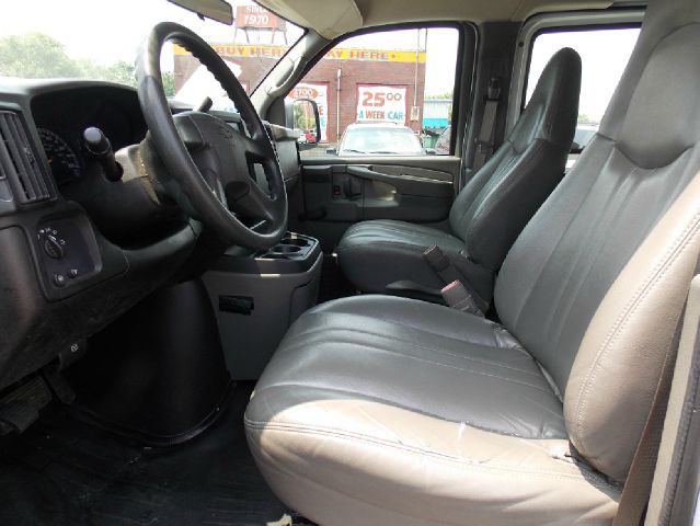 Chevrolet Express 2006 photo 2