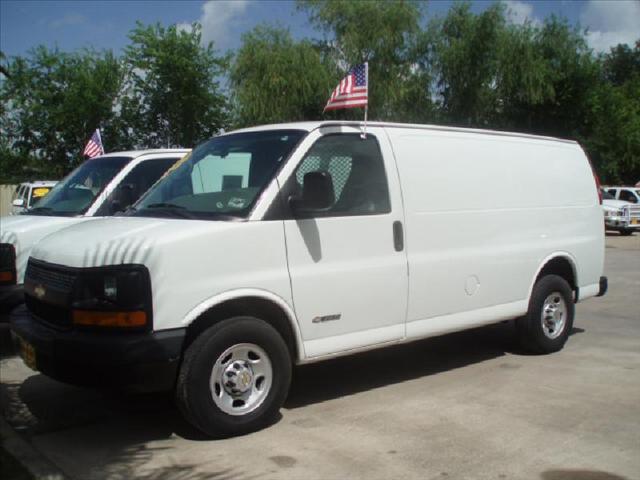 Chevrolet Express IS 25 Passenger Van