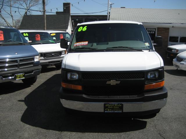 Chevrolet Express 750i 4dr Sdn Cargo Van