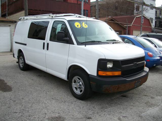 Chevrolet Express 1.8T Fwd 2dr Cabriolet Passenger Van