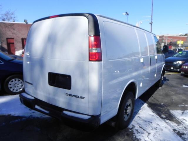 Chevrolet Express 750i W/ Navi Passenger Van