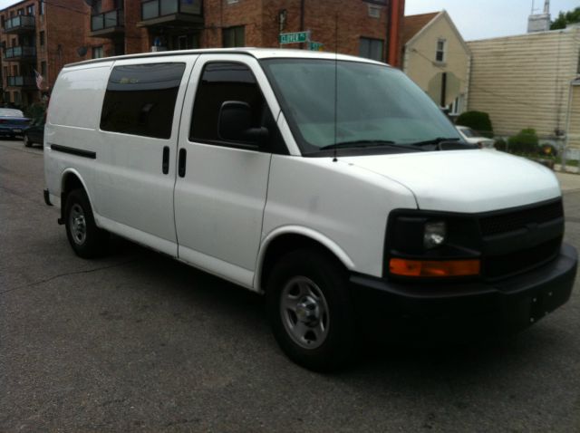 Chevrolet Express 750i 4dr Sdn Passenger Van