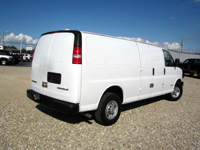 Chevrolet Express Club Cab 155 WB HD 4WD Passenger Van