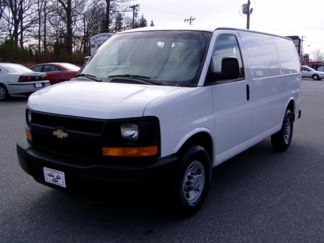 Chevrolet Express LE w/CD MP3 Passenger Van