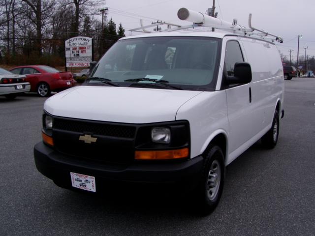 Chevrolet Express LE w/CD MP3 Passenger Van