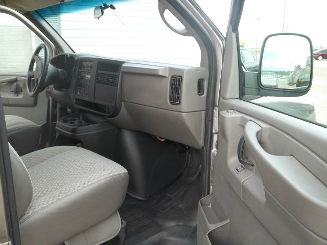 Chevrolet Express 4dr Sdn LWB Sedan Passenger Van