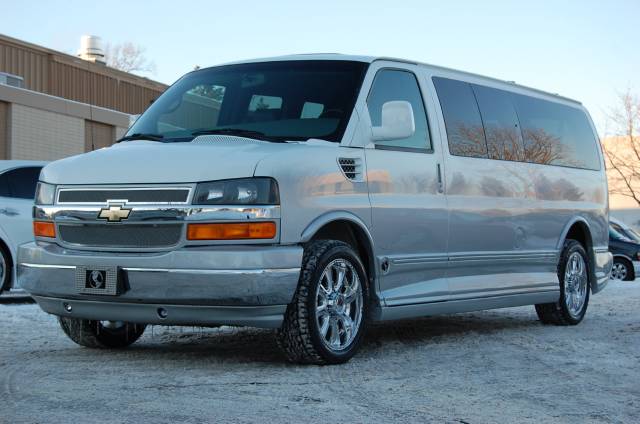 Chevrolet Express LE w/CD MP3 Conversion Van