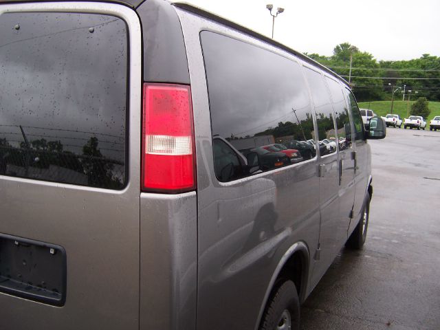 Chevrolet Express SE - Convertible Sharp Passenger Van