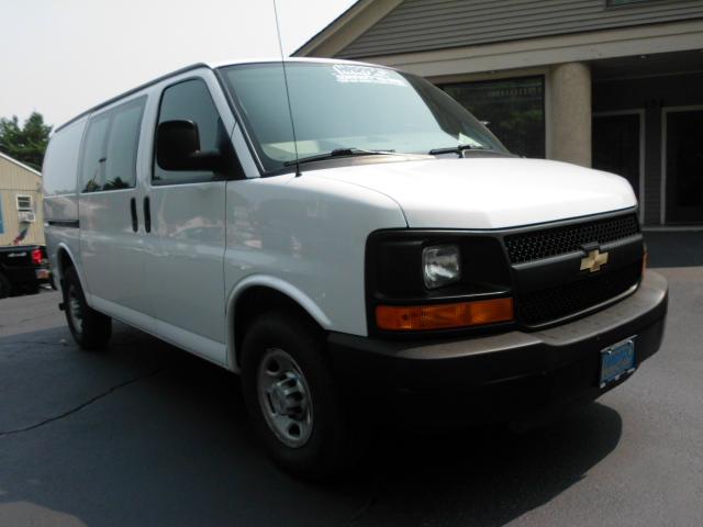 Chevrolet Express 4WD 4-door Tech/entertainment Pkg Passenger Van