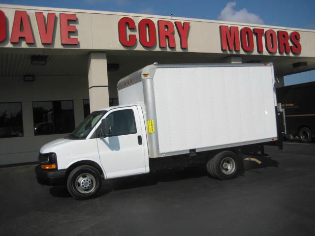 Chevrolet Express 1.8T Cabriolet Box Truck