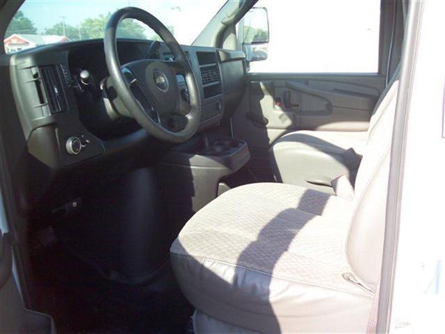 Chevrolet Express 2008 photo 2