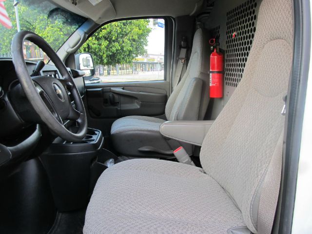 Chevrolet Express 2009 photo 2