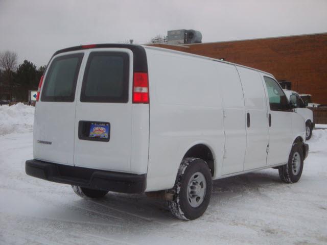 Chevrolet Express 2009 photo 2