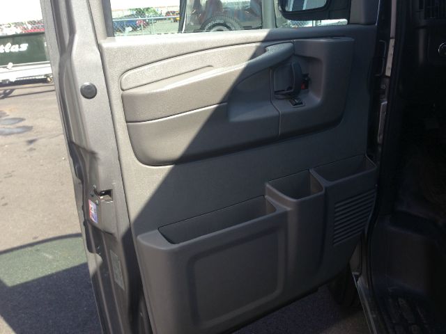 Chevrolet Express 2009 photo 20