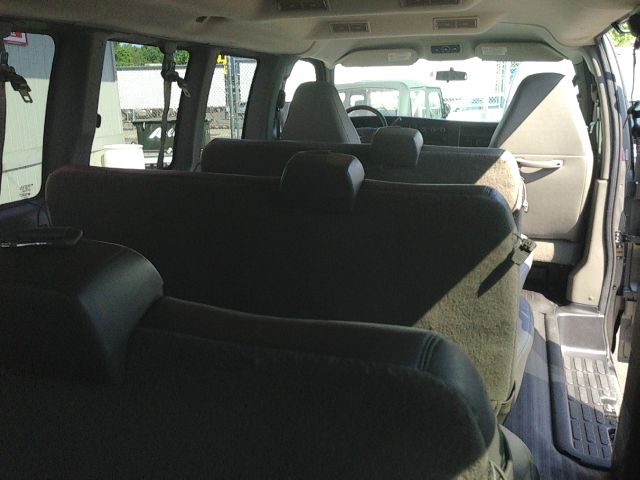 Chevrolet Express 2009 photo 21