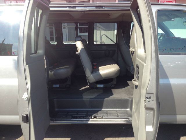 Chevrolet Express 2009 photo 22