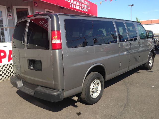 Chevrolet Express 2009 photo 24