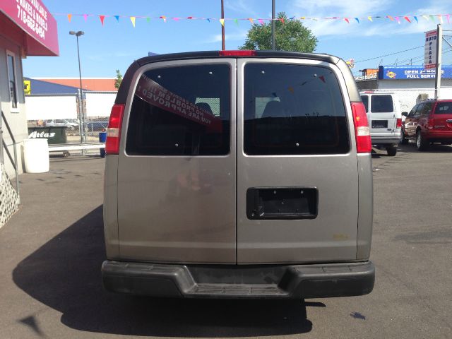 Chevrolet Express 2009 photo 25