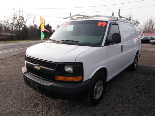 Chevrolet Express SE - Convertible Sharp Passenger Van