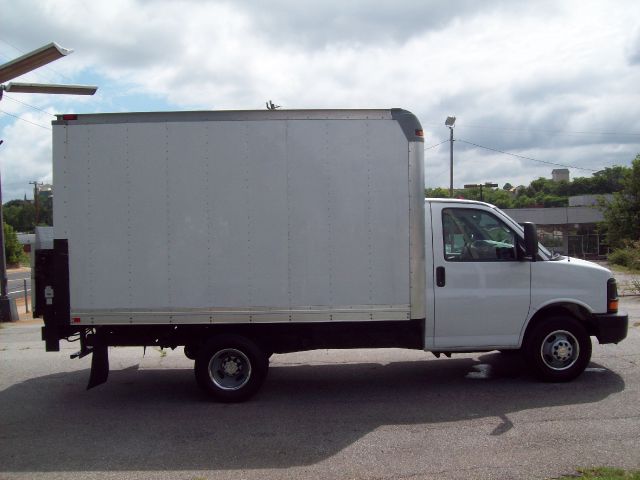 Chevrolet Express 2009 photo 2