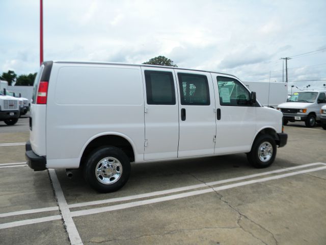 Chevrolet Express 2009 photo 2