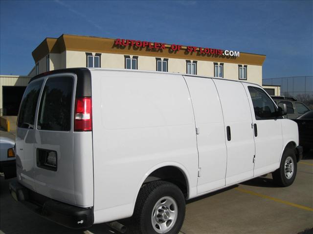 Chevrolet Express 2009 photo 2