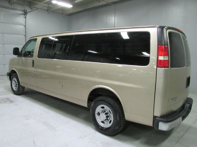 Chevrolet Express 2009 photo 2