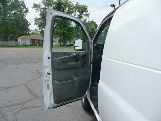 Chevrolet Express 2009 photo 11