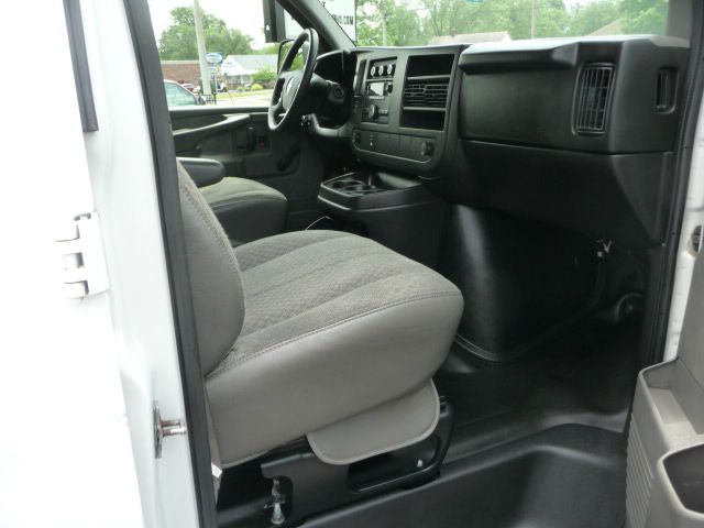 Chevrolet Express 2009 photo 13