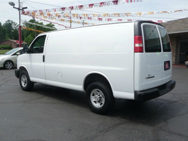 Chevrolet Express 2009 photo 16