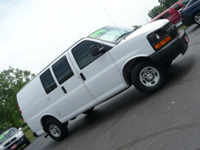 Chevrolet Express 2009 photo 18