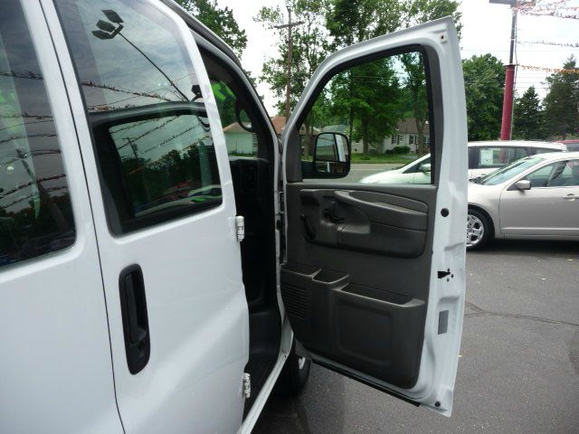 Chevrolet Express 2009 photo 2