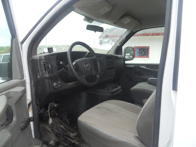 Chevrolet Express 2009 photo 2