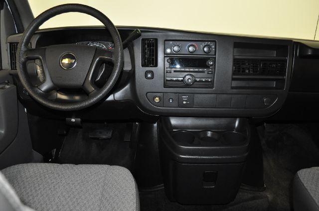 Chevrolet Express 2009 photo 2