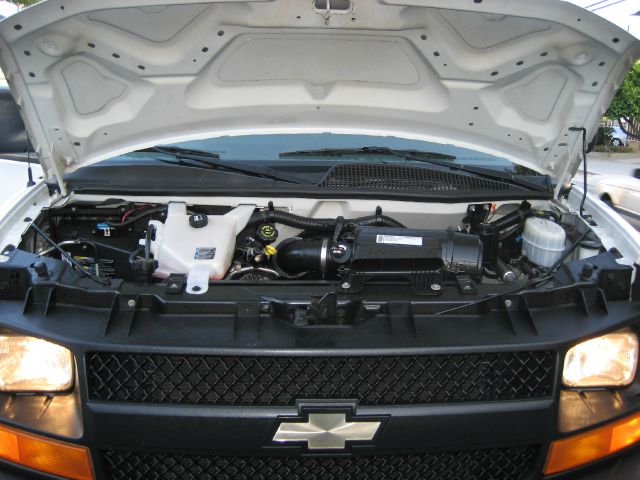 Chevrolet Express 2009 photo 2