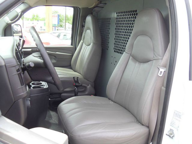 Chevrolet Express 2009 photo 2