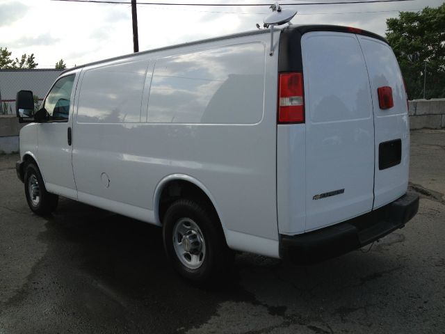 Chevrolet Express 2009 photo 2