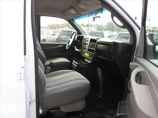 Chevrolet Express 2009 photo 2